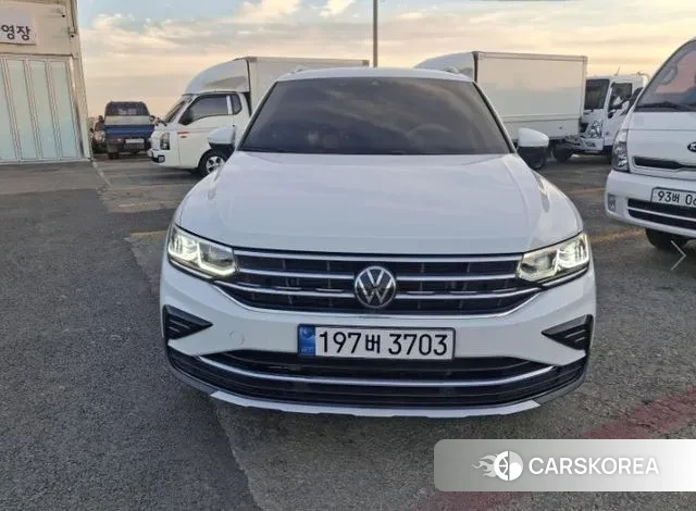 Volkswagen Tiguan second Generation 2024 Белый из Кореи