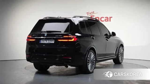 BMW X7 (G07) 2024 Черный из Кореи