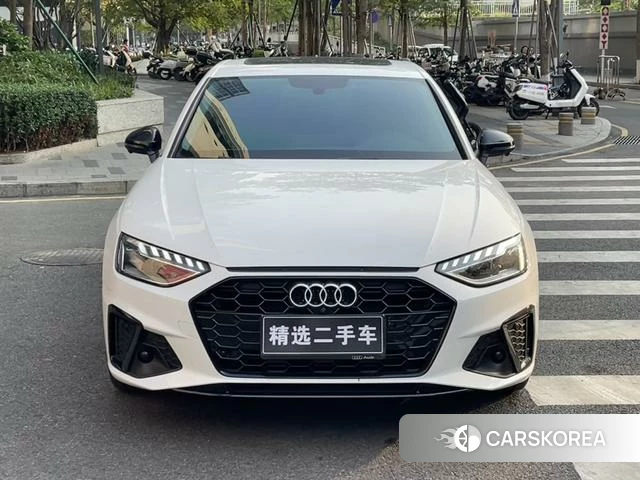 Audi A4L 2022 Белый из Китая