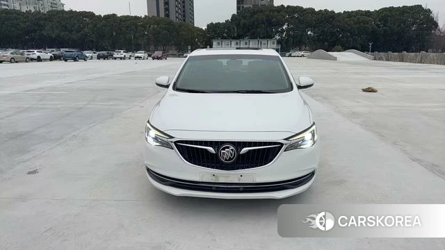 Buick Yinglang 2018 Белый из Китая