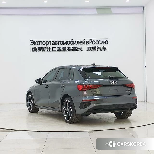 Audi A3 2023 Темно-серый из Китая
