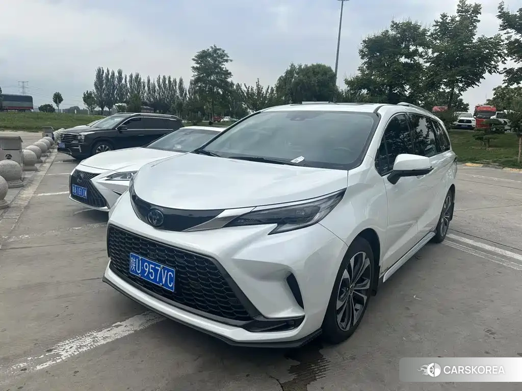 Toyota Granvia 2024 Белый из Китая