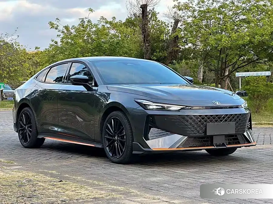 Chang'an UNI-V 2024 Silver/gray из Китая