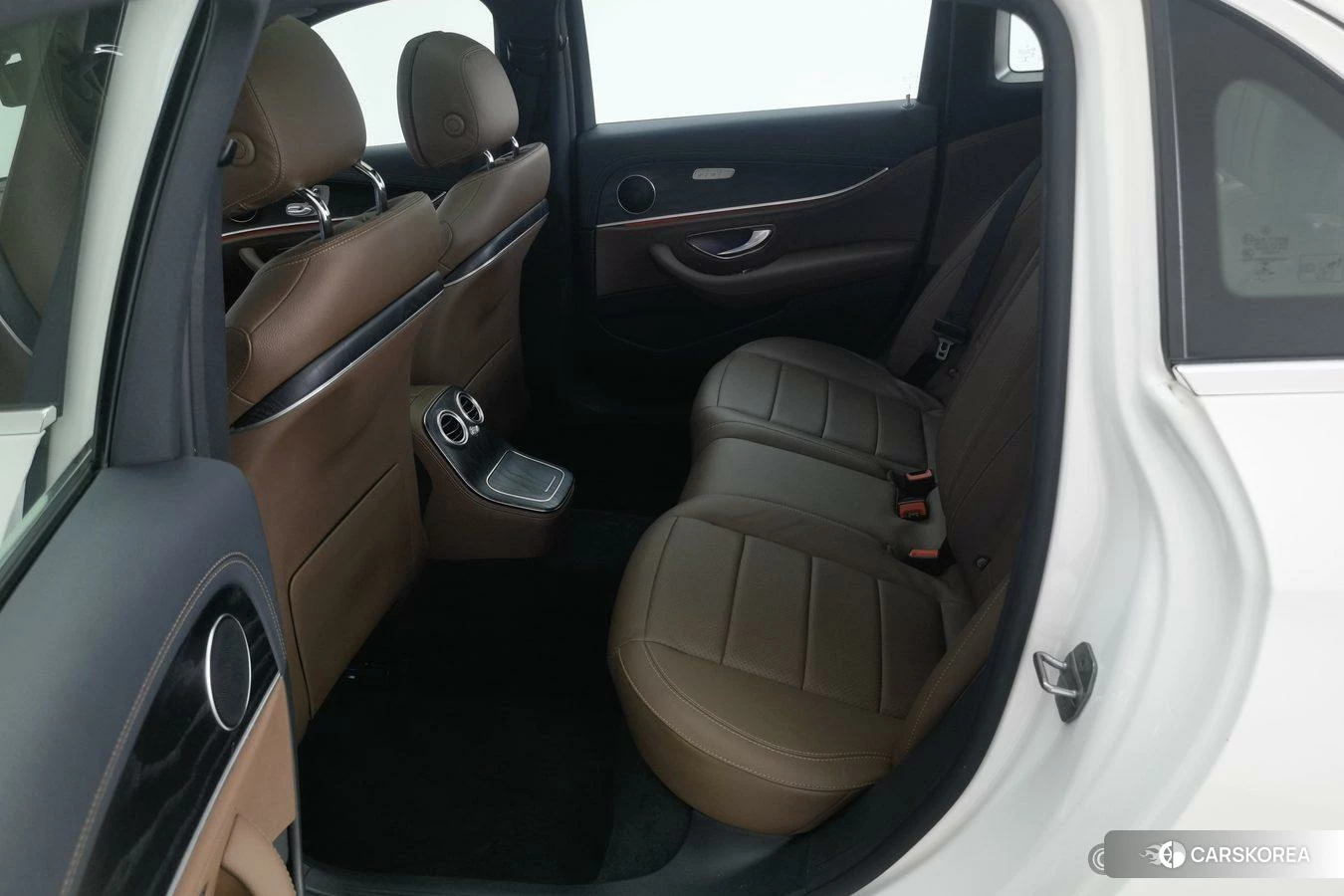 Mercedes-Benz E-Class 2021 Белый из Китая