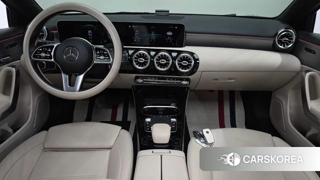 Mercedes-Benz A-Class W177 2019 Песочный из Кореи