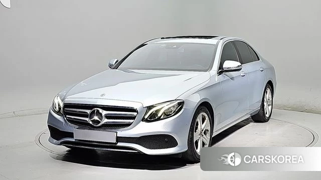Mercedes-Benz E-Class W213 2018 Светло-серебряный цвет из Кореи