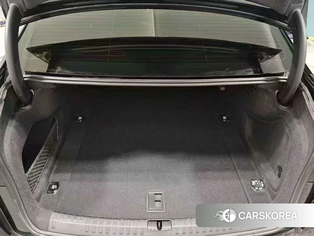 Audi A6L 2022 Черный из Китая