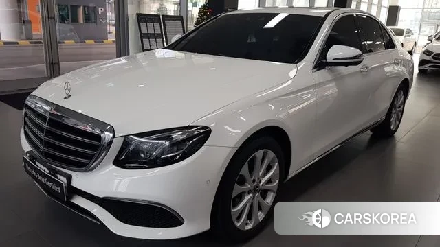 Mercedes-Benz E-Class W213 2018 Белый из Кореи