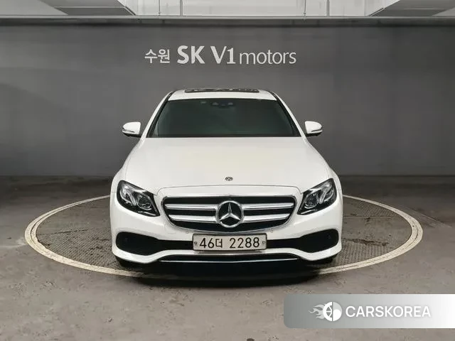 Mercedes-Benz E-Class W213 2018 Белый из Кореи