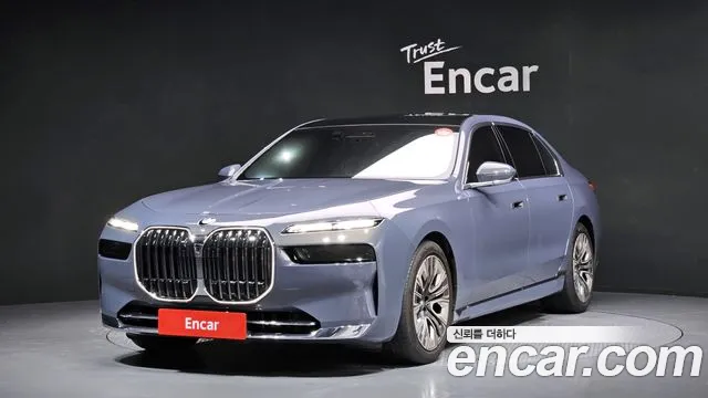 BMW 7 Series (G70) 2023 Светло-серебряный цвет из Кореи