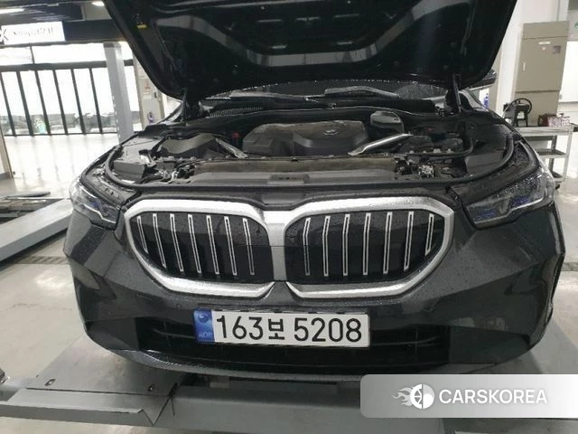 BMW 5 Series (G60) 2024 Серый из Кореи