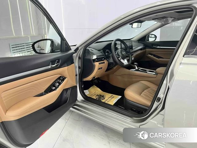 Nissan Teana 2023 Серебристо-серый из Китая