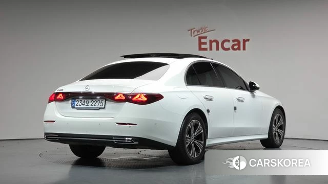 Mercedes-Benz E-Class W214 2025 Белый из Кореи