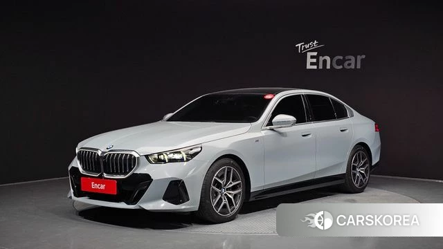 BMW 5 Series (G60) 2024 Светло-серебряный цвет из Кореи