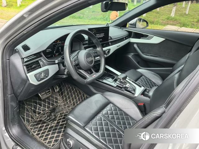 Audi S4 2021 Темно-серый из Китая
