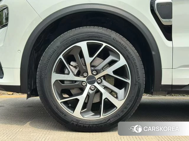 Lynk 01 EM-P 2019 Белый из Китая