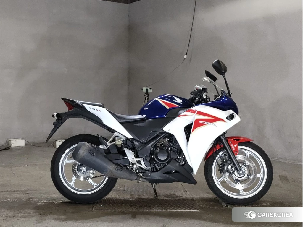 Проданный Honda CBR250R 2011 из Японии, фото 2