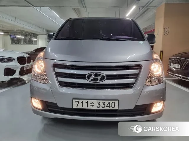 Hyundai Grand Starex 2018 Серебристо-серый из Кореи