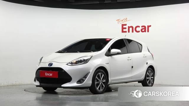 Toyota Prius C 2019 Белый из Кореи