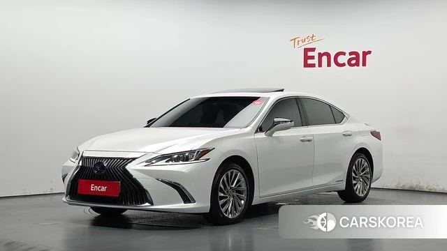 Lexus ES300h 7th generation 2021 Белый из Кореи