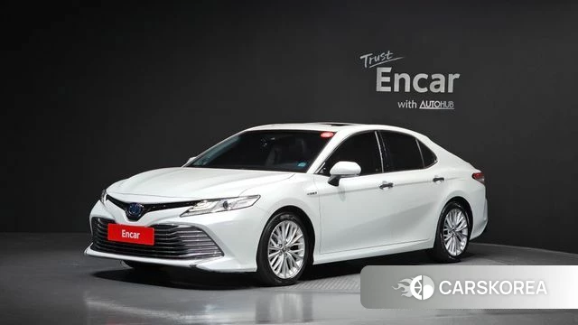 Toyota Camry (XV70) 2018 Белый из Кореи
