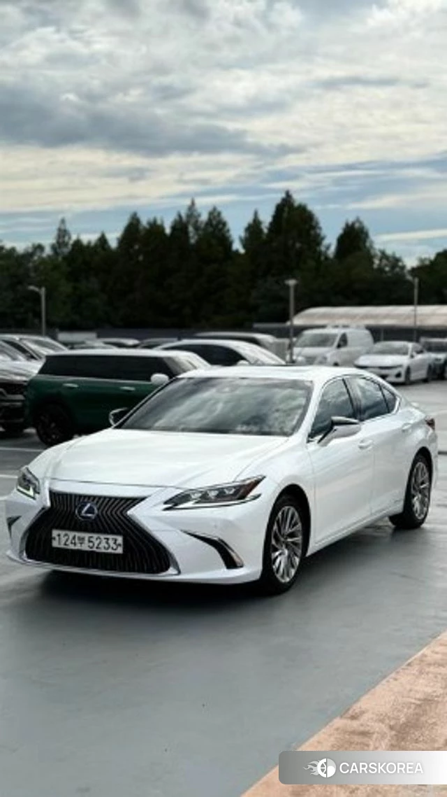 Lexus ES300h 7th generation 2021 Белый из Кореи