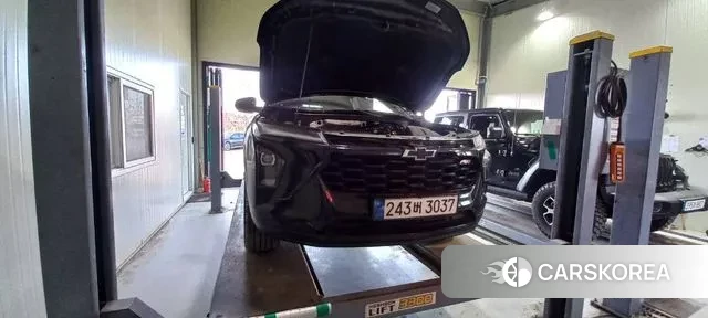 Chevrolet (GM Daewoo) Trax Crossover 2023 Черный из Кореи