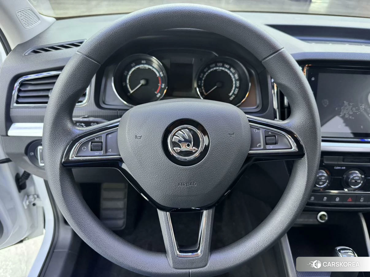 Skoda Komick 2022 Белый из Китая