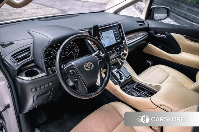 Toyota Elfa 2022 Белый из Китая
