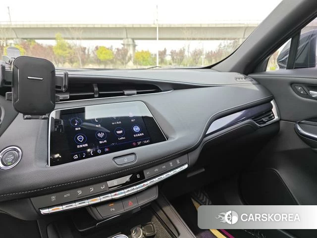 Cadillac XT4 2022 Черный из Китая
