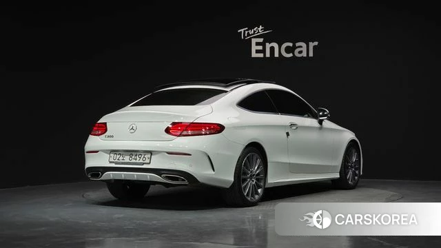 Mercedes-Benz C-Class W205 2018 Белый из Кореи