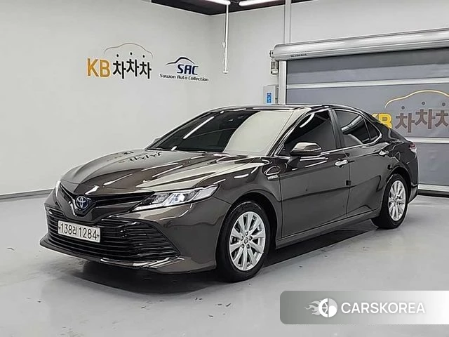 Toyota Camry (XV70) 2021 Песочный из Кореи