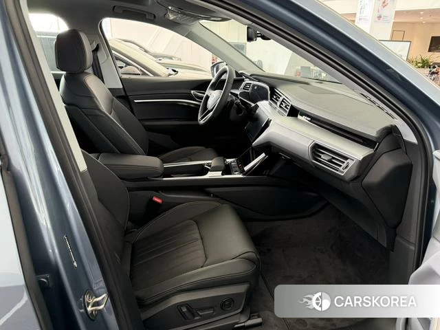 Audi e-tron 2026 Синий из Китая