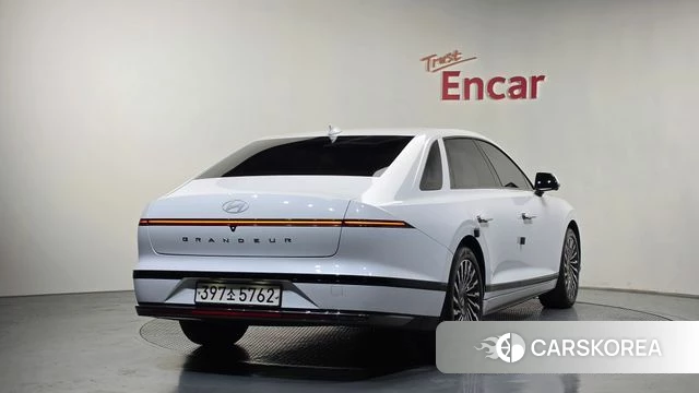 Hyundai Grandeur Hybrid (GN7) 2023 Белый из Кореи