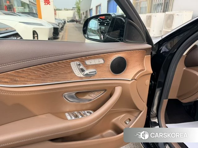 Mercedes-Benz E-class 2021 Черный из Китая
