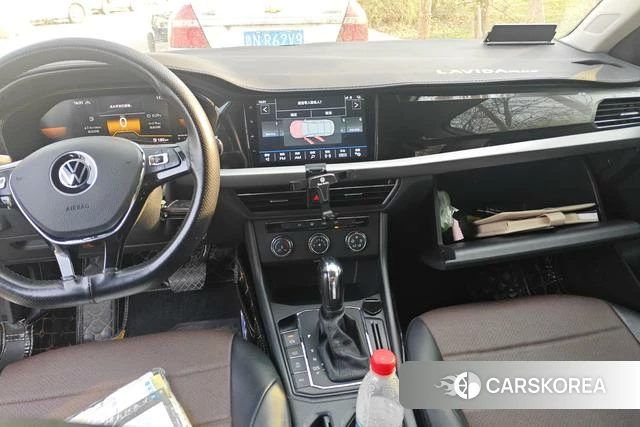 Volkswagen Lavida 2021 Белый из Китая