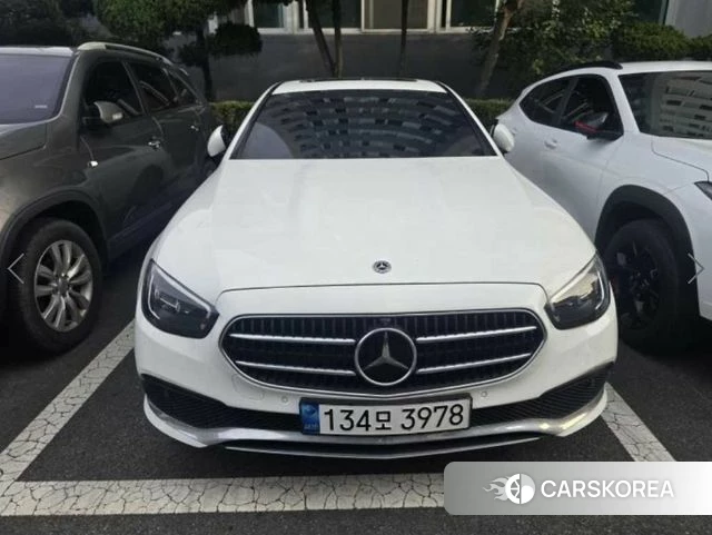 Mercedes-Benz E-Class W213 2022 Белый из Кореи