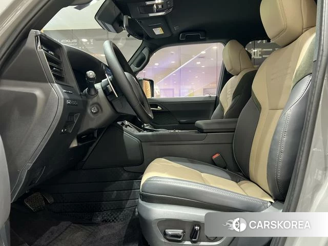 Lexus GX 2025 Серебристо-серый из Китая