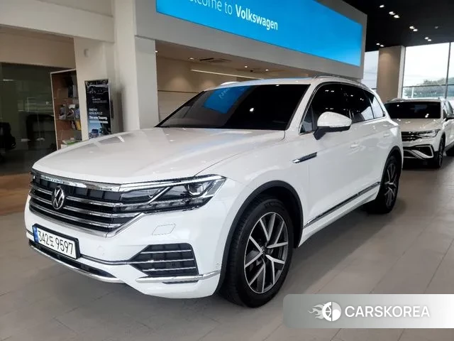 Volkswagen Touareg 3rd generation 2023 Белый из Кореи