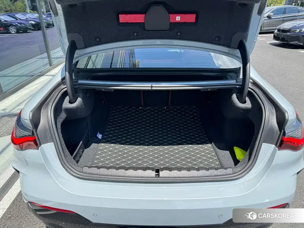 BMW 4 series 2026 Silver/gray из Китая
