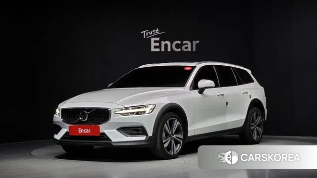 Volvo V60 Cross-Country 2nd Generation 2021 Белый из Кореи