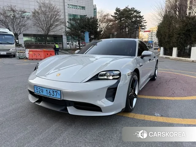 Porsche Taycan 2024 Серебристо-серый из Кореи