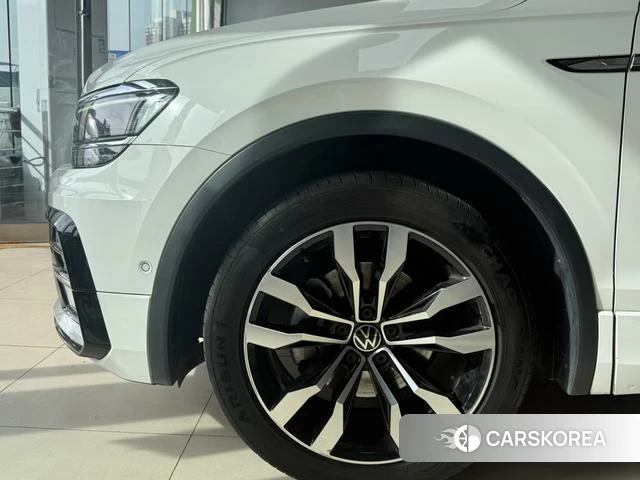 Volkswagen Tiguan L 2021 Белый из Китая