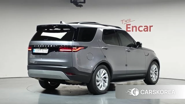 Land Rover Discovery 5 2025 Серебристо-серый из Кореи