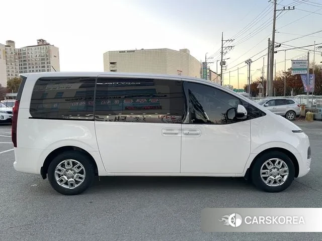 Hyundai Staria 2023 Белый из Кореи