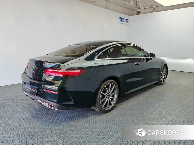 Mercedes-Benz E-class (imported) 2023 Зеленый из Китая