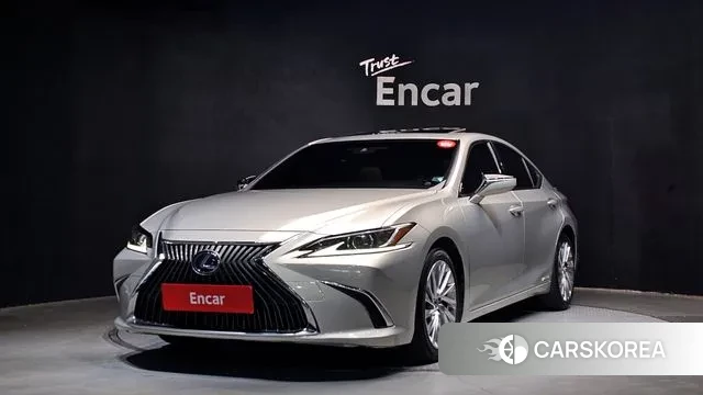 Lexus ES300h 7th generation 2018 Серебряный из Кореи