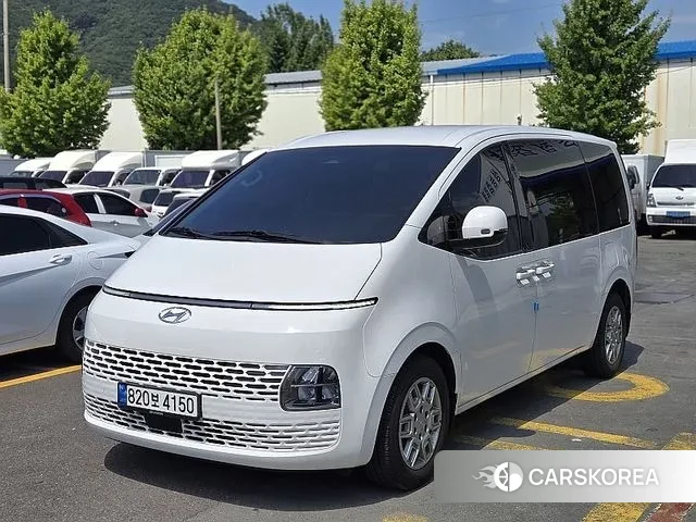 Hyundai Staria 2023 Белый из Кореи