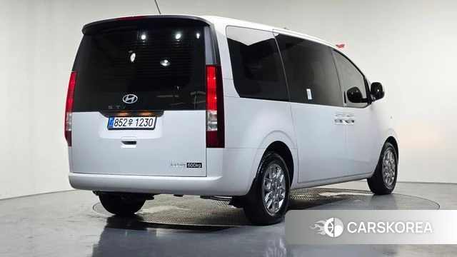 Hyundai Staria 2025 Белый из Кореи