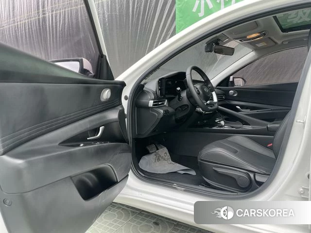 Hyundai Elantra 2022 Белый из Китая